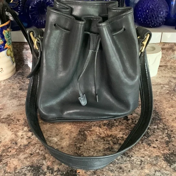 バッグ 00s old coach bucket shoulderbag leather Coach | Bags | Vintage Coach Bucket Bag | Poshmark